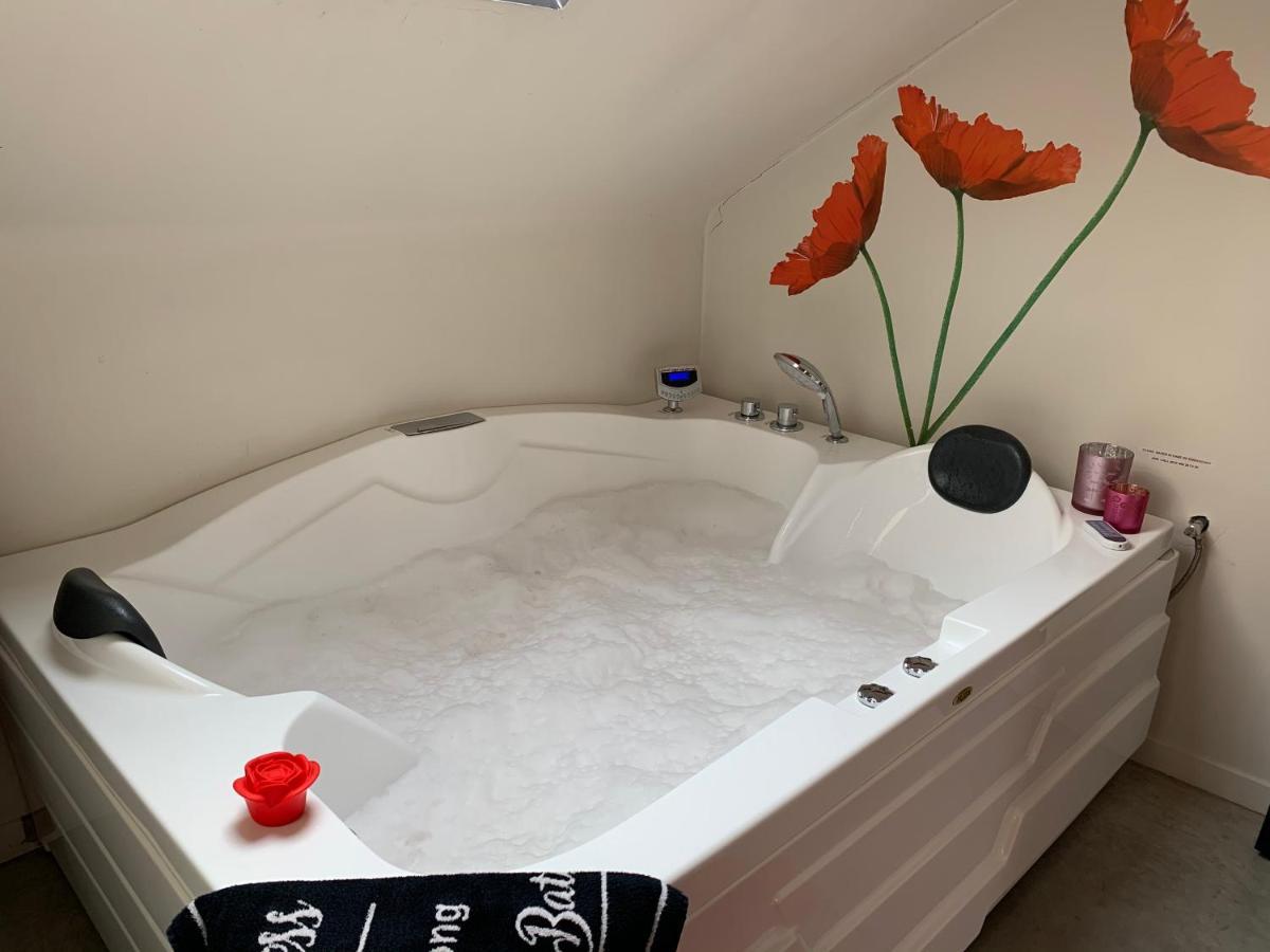 Apartamento Wellness Loft With Sauna, Jacuzzi, Roof Terrace & Amazing View Amberes Exterior foto