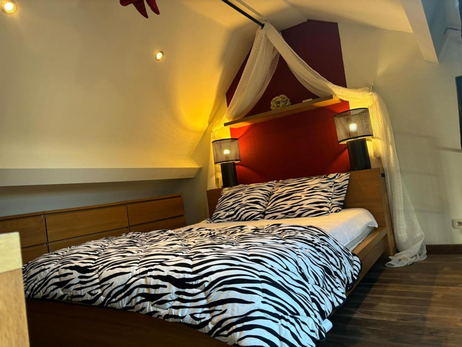 Apartamento Wellness Loft With Sauna, Jacuzzi, Roof Terrace & Amazing View Amberes Exterior foto