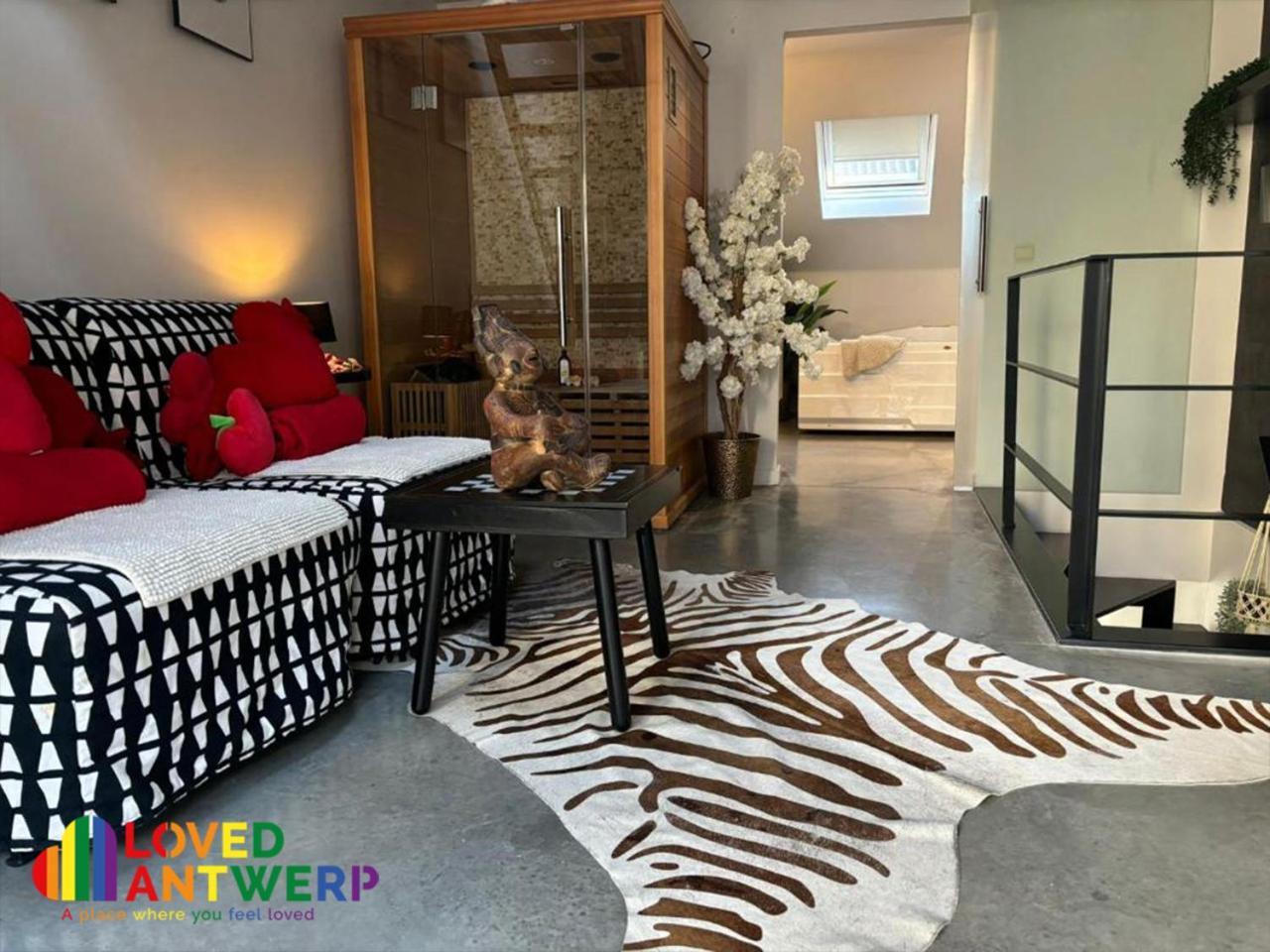 Apartamento Wellness Loft With Sauna, Jacuzzi, Roof Terrace & Amazing View Amberes Exterior foto